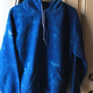 Tye dye sweatshirt!💙🤍